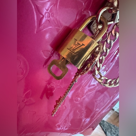 Luis Vuitton (posh auth.) Vernis leather HOT PINK mini tote bag! PRISTINE! - Picture 14 of 16